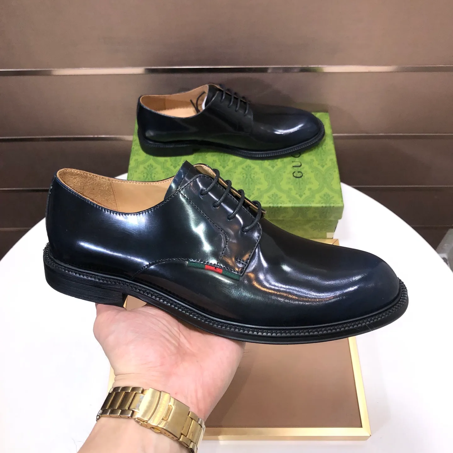 Factory batch 500💰Italy’s top luxury men’s shoe giant (GUCCI) (Gucci) (full cowhide lining) new arrival🍃Original European style🔰 Pleasant to the eye😍In order to make the shoes more durable and non-deformable🌀The production continues to follow traditional methods but there is still no lack of innovation💪The original sheepskin is selected for the leather♻️Smooth, natural and extra bright⭐Made of imported cowhide The rich man’s first choice 38-45 (45 customized)